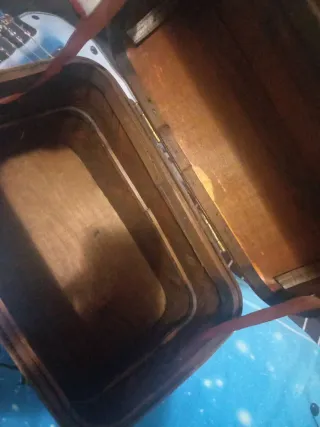 Baúl-maletín de mimbre y bambú