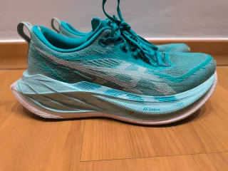 Zapatillas running Asics grises y turquesa