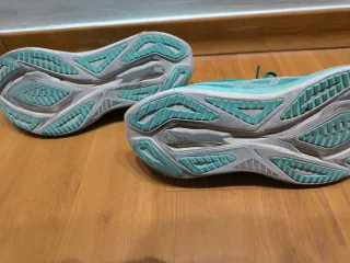 Zapatillas running Asics grises y turquesa