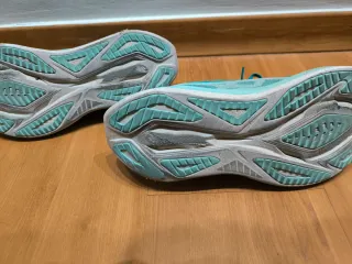 Zapatillas running Asics grises y turquesa