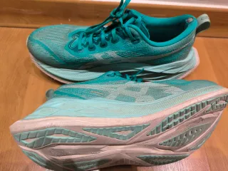 Zapatillas running Asics grises y turquesa