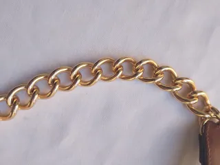 Cintura pelle con catena dorata