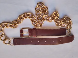 Cintura pelle con catena dorata