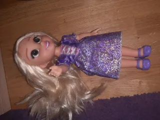 Muñeca Rapunzel vestido morado