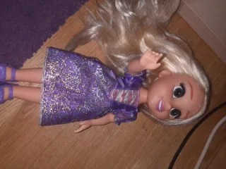 Muñeca Rapunzel vestido morado