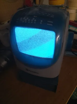 Televisor Firstline Vintage Azul y Blanco