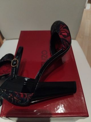 Zapatos Kenzo tacón negro y rojo