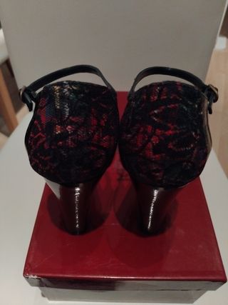 Zapatos Kenzo tacón negro y rojo