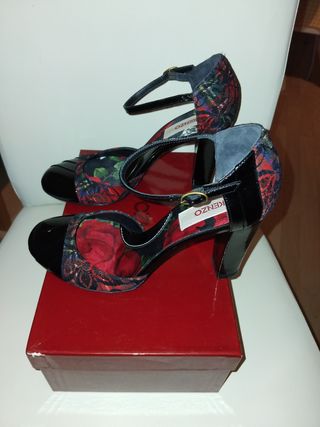 Zapatos Kenzo tacón negro y rojo