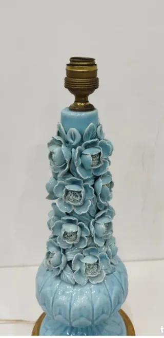 Lámpara cerámica Manises azul flores dorada