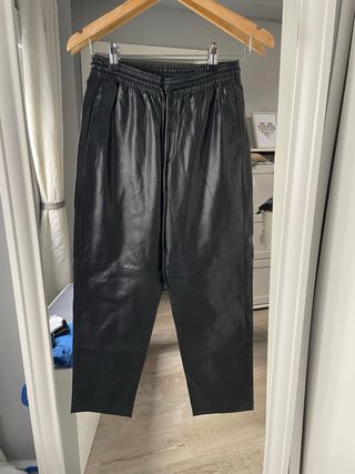 Pantalón efecto piel negro mujer