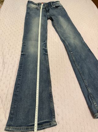 Vaqueros Bershka acampanados