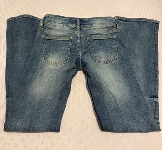 Vaqueros Bershka acampanados