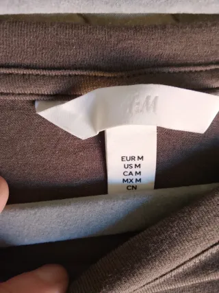 Camiseta H&M Manga Larga Marrón