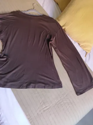 Camiseta H&M Manga Larga Marrón