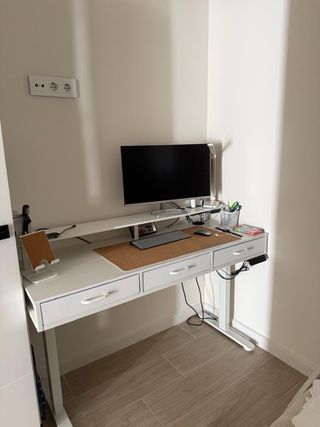 Mesa de estudio blanca