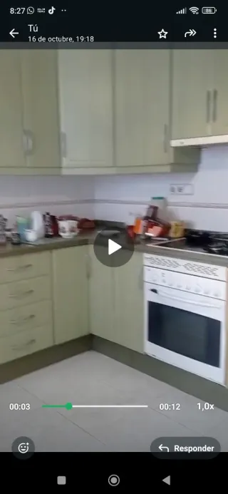 Muebles de cocina en U color verde menta