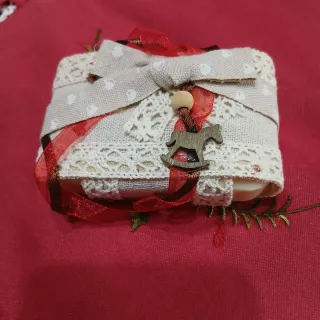 Saponetta profumata decorata a mano