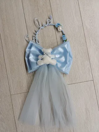 Fiocco celeste con cuore e fiori