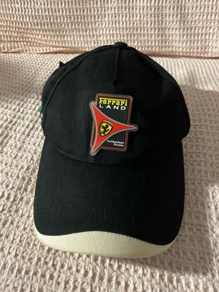 Gorra Ferrari Land