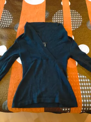 Jersey Mango azul marino cuello vuelto