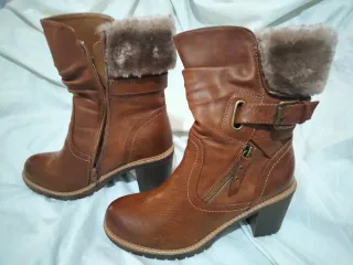 Botas marrones con pelo