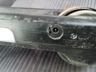 Patinete eléctrico pequeño le falta el cargador