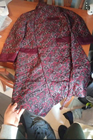 Bata Corte Inglés Roja Paisley