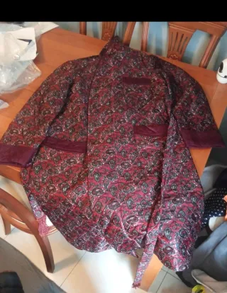 Bata Corte Inglés Roja Paisley