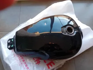 Depósito Benelli Imperiale 400 para reparar