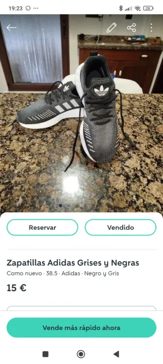 zapatillas, pulsera, pendientes y playeros negros