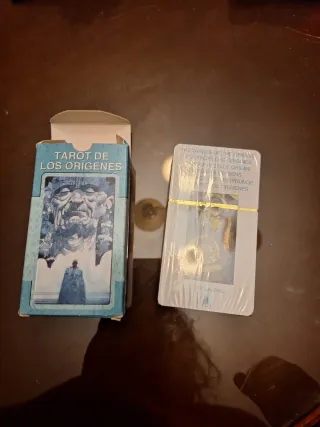 Tarot de los Orígenes Lo Scarabeo está Nuevo.