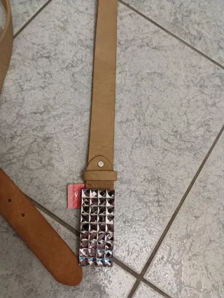 Cintura donna beige con fibbia gioiello