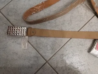 Cintura donna beige con fibbia gioiello