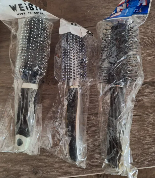 Lotto 25 Spazzole per Capelli Nuove