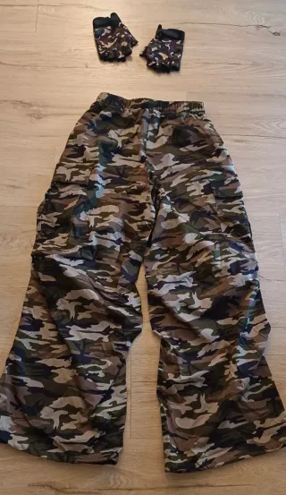 Pantalón y guantes militar disfraz