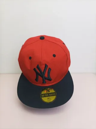 Gorra New York Yankees 7 1/4 Roja y Negra