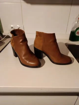 Botines marrones Estradivarius Talla 37