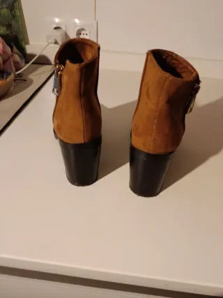 Botines marrones Estradivarius Talla 37