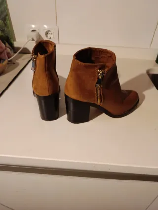 Botines marrones Estradivarius Talla 37