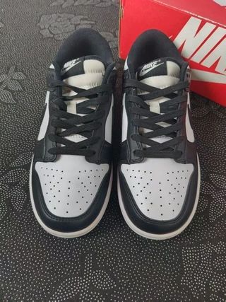 Nike Dunk Low Blanco y Negro Talla 42.5