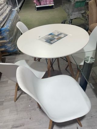 Mesa redonda negra patas madera