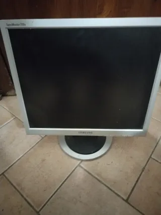 Monitor Samsung SyncMaster 710v LCD