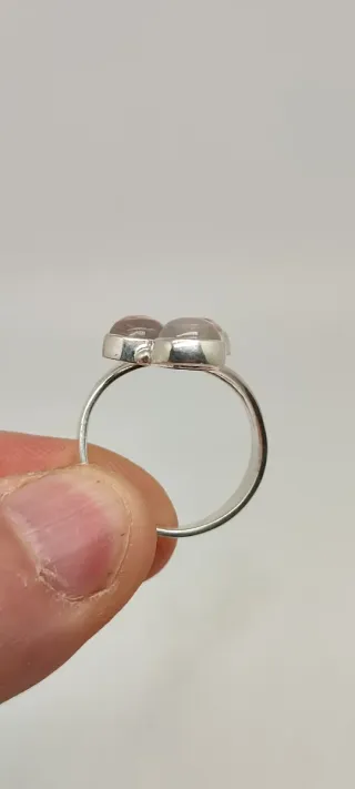 Anillo de Plata y Cuarzo Rosa.