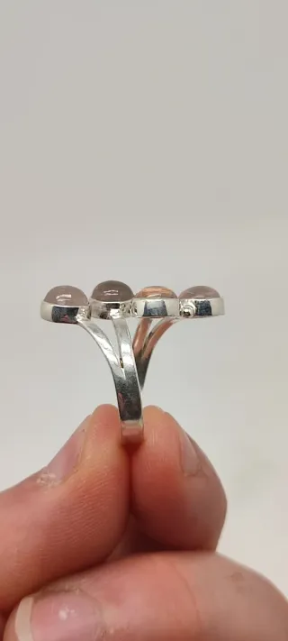 Anillo de Plata y Cuarzo Rosa.