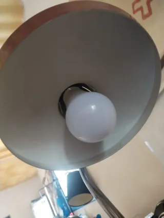 Lámpara de mesa FASE roja y plateada