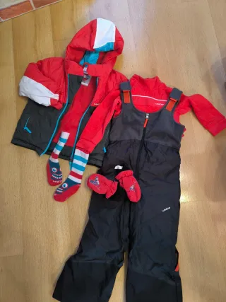 Conjunto esquí niño: chaqueta, peto, camiseta