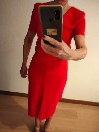 Vestido rojo con cinturón
