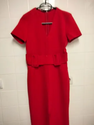 Vestido rojo con cinturón