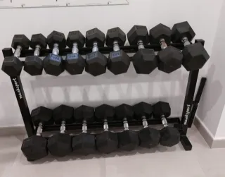 Supporto per manubri e kettlebell